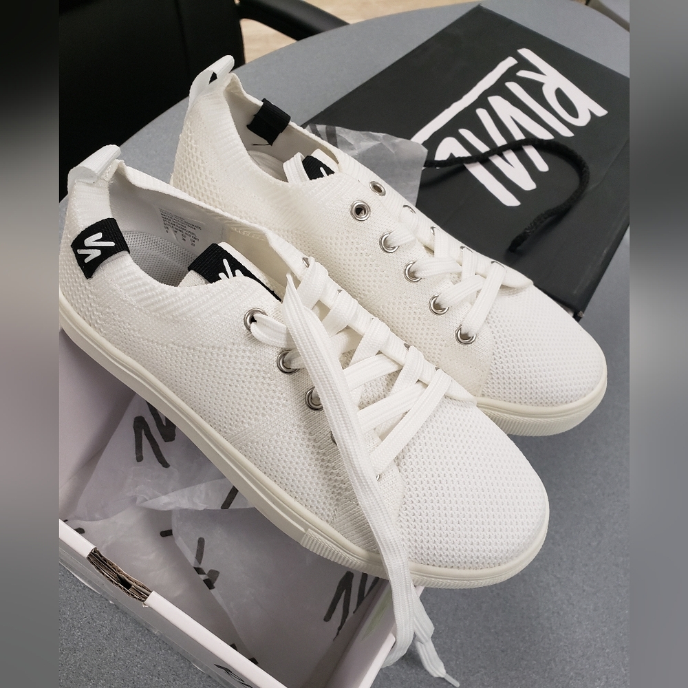 NIB RIVAL WOMENS SNEAKERS SIZE 6